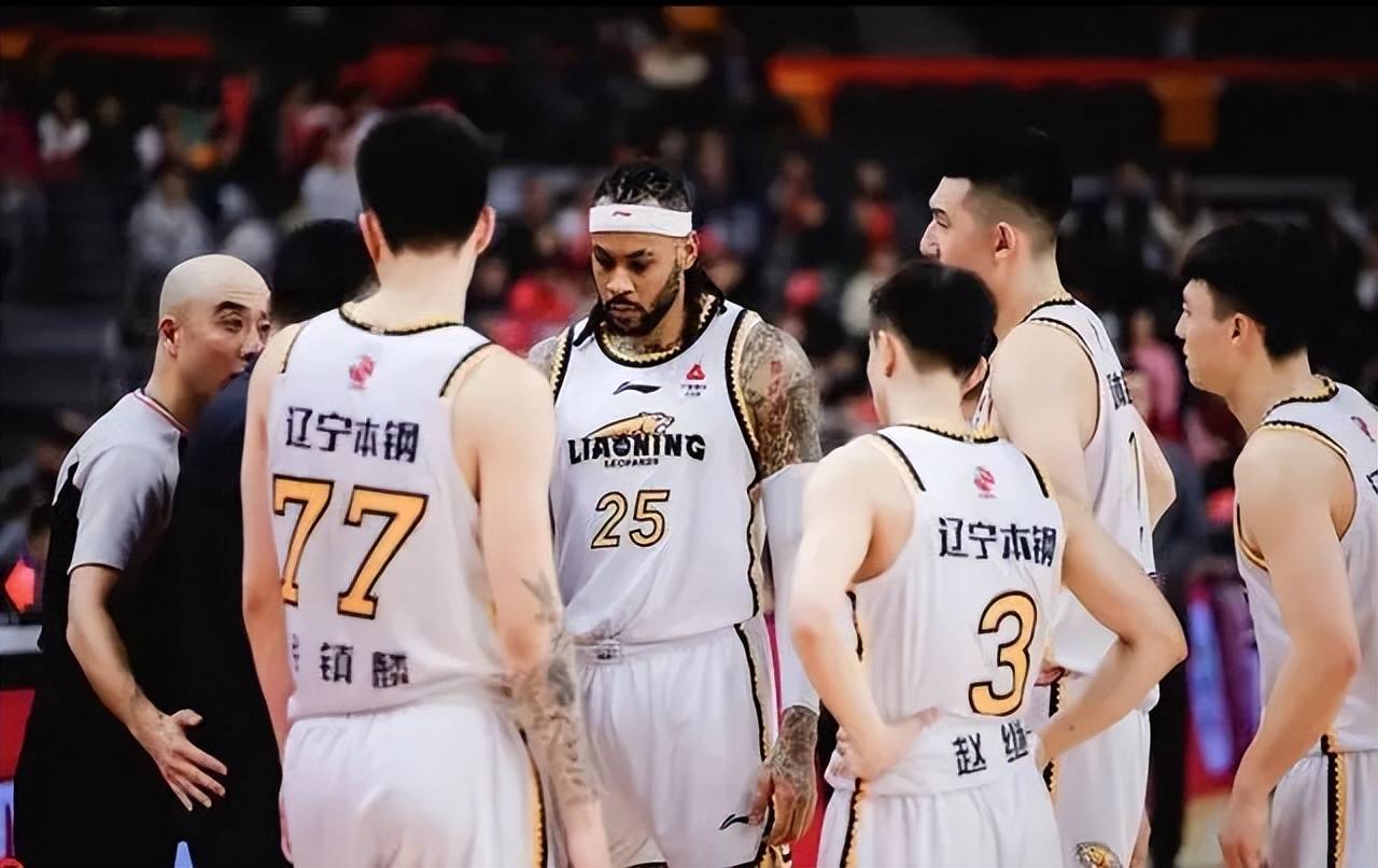 关于广东男篮客胜辽宁，保持榜首位置的信息